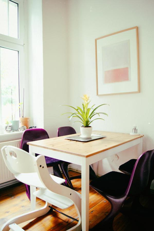 Gasthof Minimal In A Family Berlin
